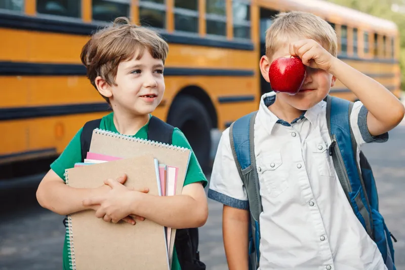 Спокойное детство на природе и детские площадки